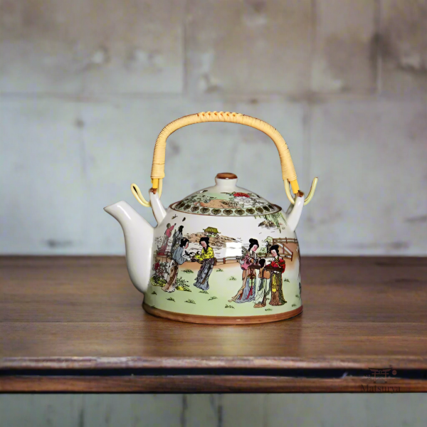 Théière en fonte avec motifs traditionnels japonais