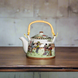 Théière japonaise ornée de motifs authentiques