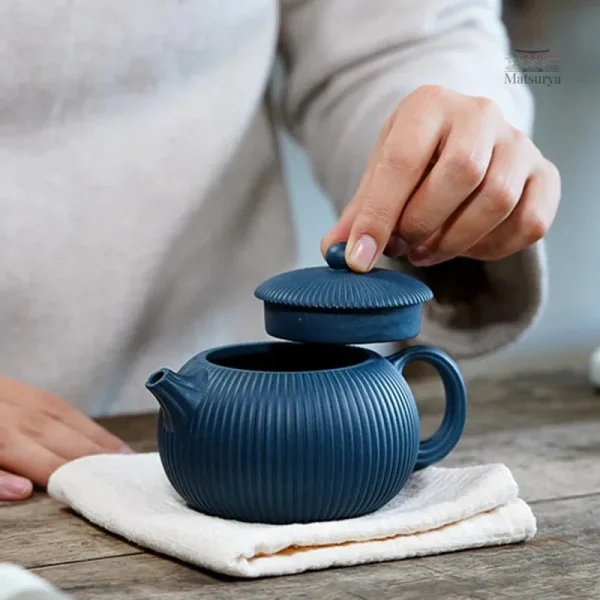 Théière à rayures pour infusion de thé
