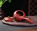 Théière en argile japonaise élégante