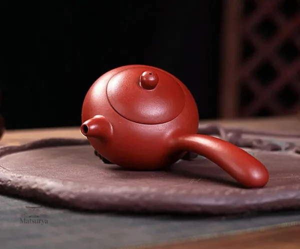 Théière japonaise en argile pour infusion