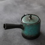 Théière au design contemporain pour amateurs de thé