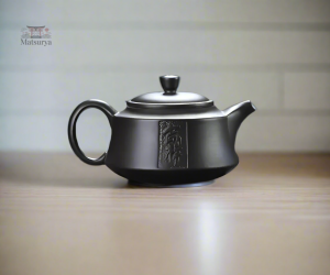 Théière en fonte noire pour infuser