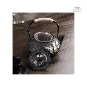 Théière moderne au style japonais traditionnel