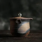 Théière traditionnelle japonaise au style vintage et élégant