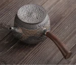 Théière en fer avec design japonais