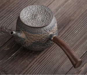 Théière en fer avec design japonais