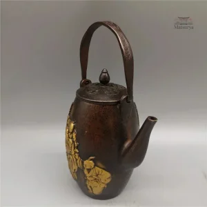 Théière en laiton pour une cérémonie du thé japonaise authentique