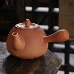 Théière japonaise élégante en argile