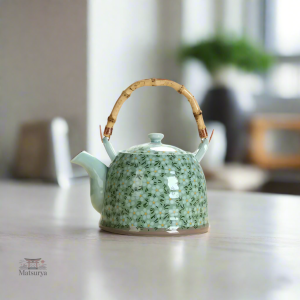 Théière Japonaise Fleurie, design élégant et floral