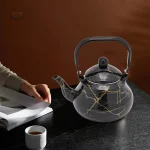 Théière moderne avec finition marbrée