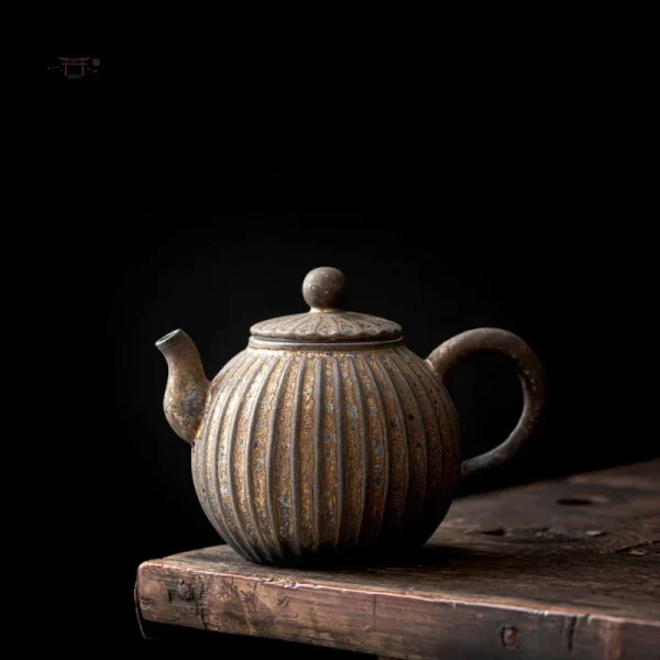 Théière japonaise au design épuré et contemporain