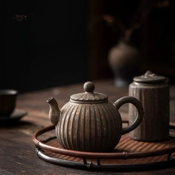 Accessoire de thé japonais au style minimaliste chic