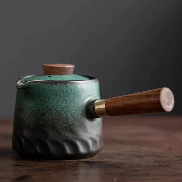 Théière contemporaine avec une touche japonaise