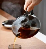 Théière japonaise noire transparente