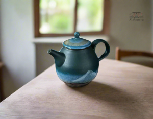 Théière artisanale avec motifs traditionnels japonais
