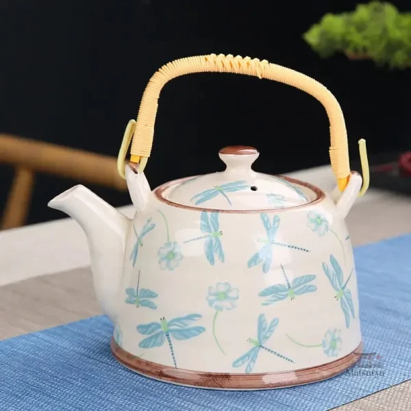 Théière japonaise avec motifs