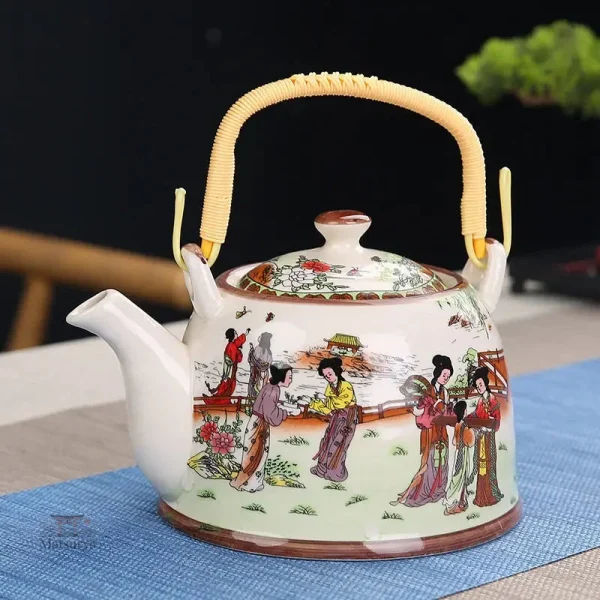 Théière en porcelaine classique