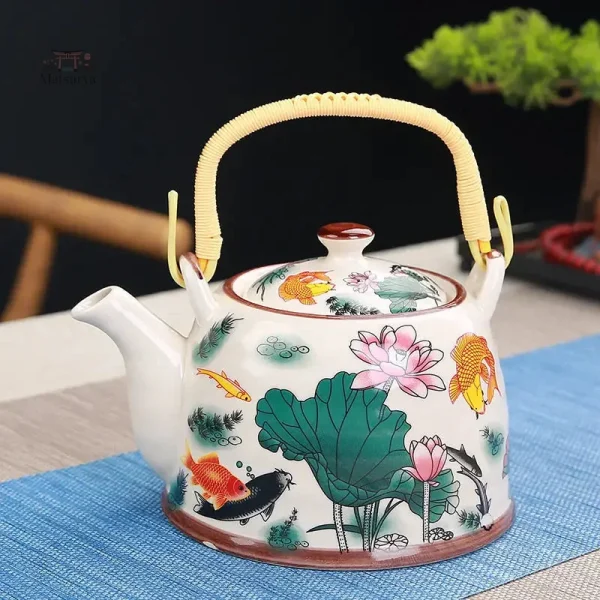 Théière japonaise à motif floral