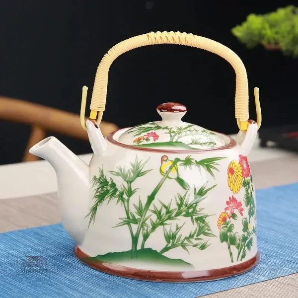 Théière en porcelaine artisanale
