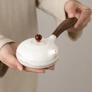 Théière Japonaise en porcelaine avec poignée élégante