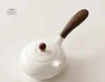Théière traditionnelle japonaise en porcelaine artisanale