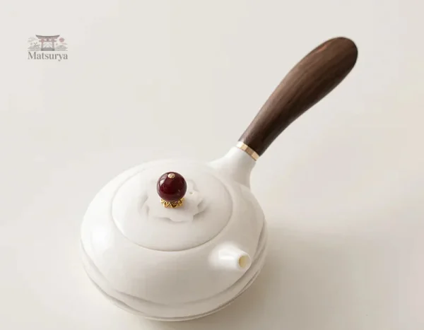 Théière traditionnelle japonaise en porcelaine artisanale
