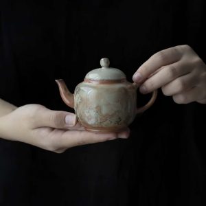 Théière japonaise en porcelaine ancienne