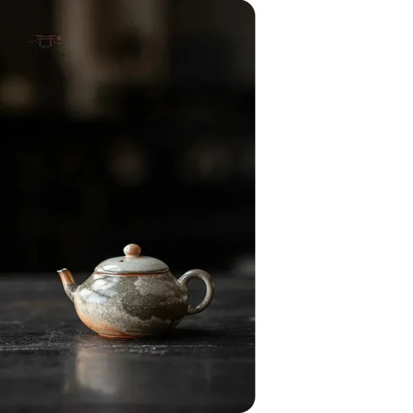 Théière artisanale en porcelaine du Japon