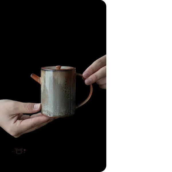 Théière ancienne en