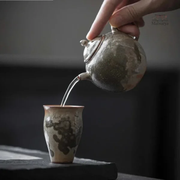 Théière traditionnelle en porcelaine japonaise