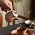 Théière japonaise en poterie, design minimaliste et apaisant