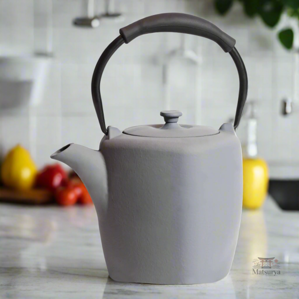 Théière japonaise artisanale aux détails subtils