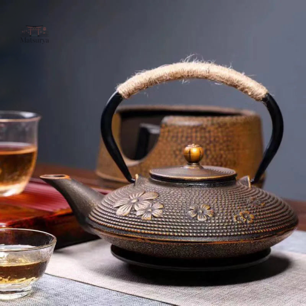 Théière en terre cuite japonaise, style classique