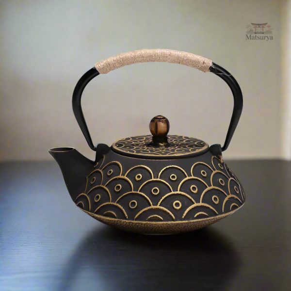 Théière design japonais, motif vagues, céramique artisanale
