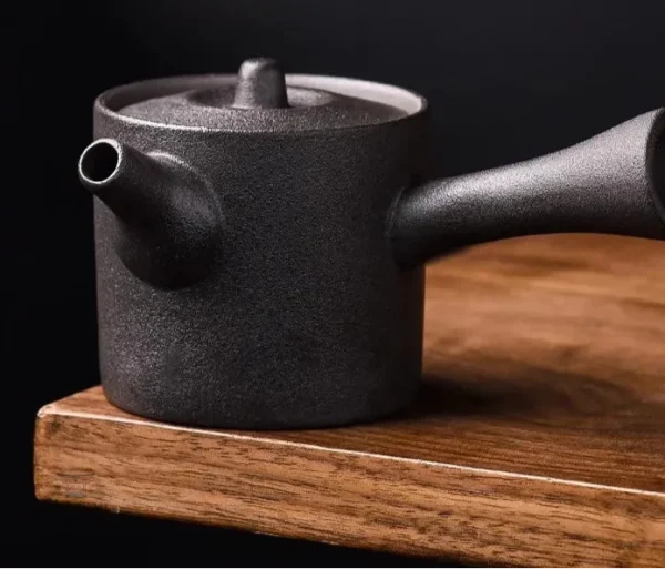 Théière élégante pour une expérience de thé traditionnelle