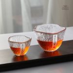 Verre à sake japonais traditionnel en céramique