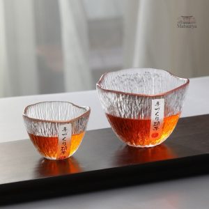 Verre à sake japonais traditionnel en céramique
