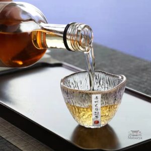 Verre japonais pour servir le sake avec élégance