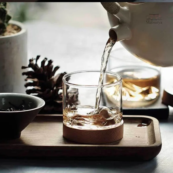Verre traditionnel japonais en bois