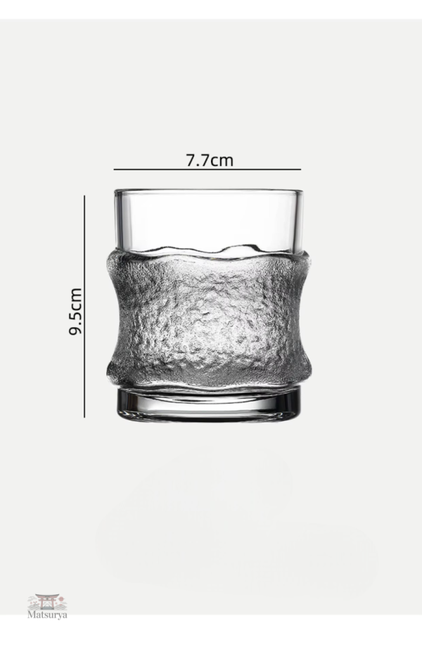 Verre japonais décoratif pour une table chic