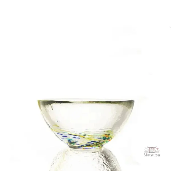 Verres à saké colorés, parfaits pour soirées japonaises