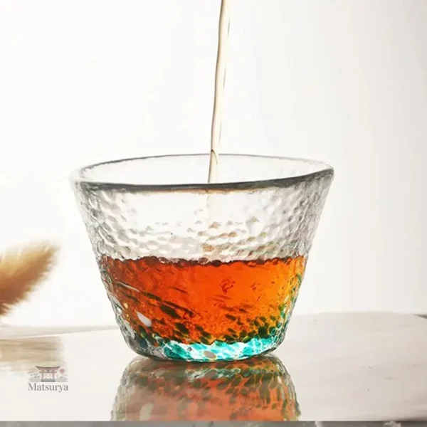 Verres à Saké colorés, design japonais traditionnel