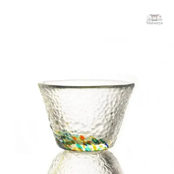 Verres colorés pour saké, élégance japonaise