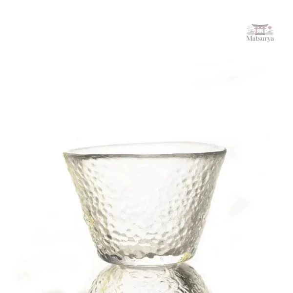 Verres à saké japonais, design coloré et moderne