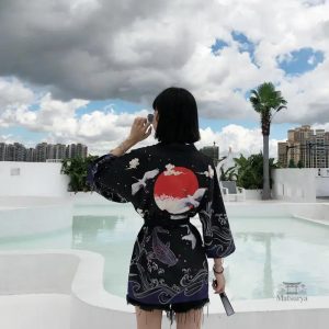 Kimono femme ornée de motifs de grues