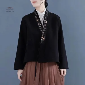 Veste kimono aux motifs brodés, parfait pour toutes occasions