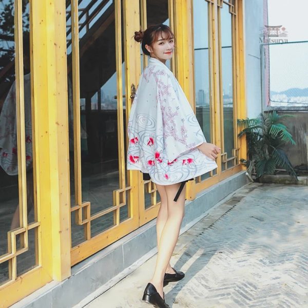 Veste kimono avec motifs floraux vibrants