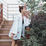 Veste kimono fleuri avec ceinture