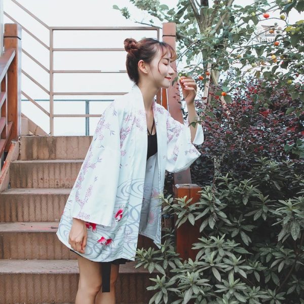 Veste kimono fleuri avec ceinture